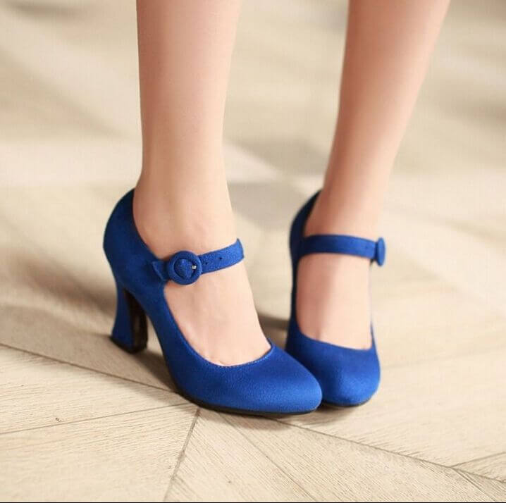 С чем носить синие туфли Mary Janes